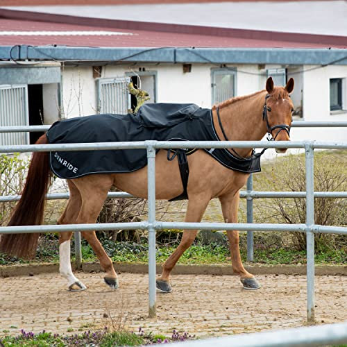 SUNRIDE wasserdichte Ausreitdecke für Pferde “Derby” - reflektierende Streifen - Fleece an der Innenseite - extra Regenschutz für den Sattel (125 cm)
