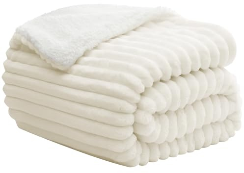 BEDELITE warme Decke Sherpa Kuscheldecke Flauschig Cremeweiß 125x150 | dicke Deko Fleecedecke, Cord Überwurf für Wohnzimmer und Schlafzimmer, weiche Wohndecke, Tagesdecke, das ideale Geschenk