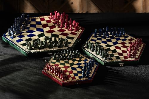 Sunrise Chess & Games Kleines Schachset für 3 Spieler, Trikolore | Kompaktes Dreierschach aus Holz, Dreifarbiges Brett und Figuren, Für Reisen, Lernen und Familienspiele