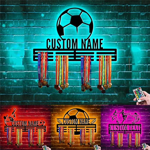 Personalisierter Fußball-Medaillenaufhänger – individueller Spielername, Metall-Wandhalter mit LED-Licht-Display für Jungen, Männer, Fußballliebhaber