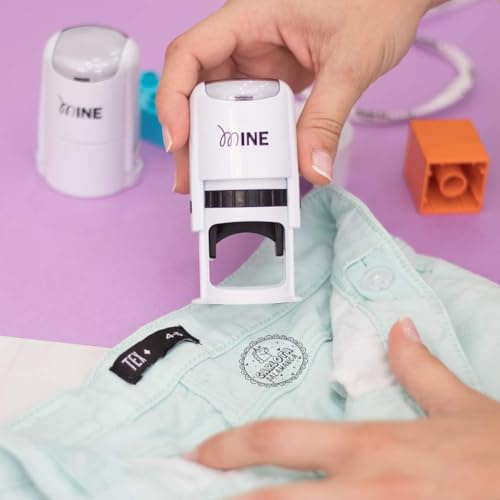 Namensstempel für Kinder & Babytextilien Textil Stamp By Me | Personalisierter Textilstempel für Uniformen & Schul-/Kita-Gegenstände | Wasserfeste, permanente Tinte Waschmaschinen und Trocknergeeignet