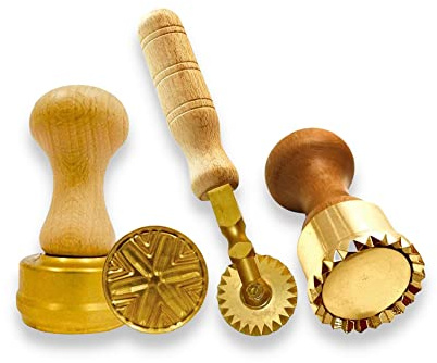 La Gondola Set de 3 Utensilios para Pasta Fresca - Cortador de Raviolis Redondo Corzetti (Corsets) y Redondo Festoneado de 50 mm y Cortador de Rueda Festoneada | Cortapastas de Latón y Madera Natural