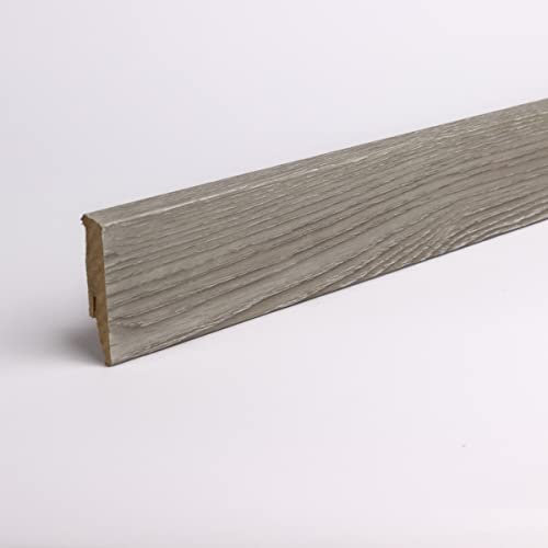 Leiste24 Dekor-Sockelleiste 60mm I Fußleiste 60 Höhe I stabiles MDF mit Dekor I Länge 2.600 mm I Bodenleiste mit integriertem Kabelkanal + Clipfräsung I Dekor Eiche Grau
