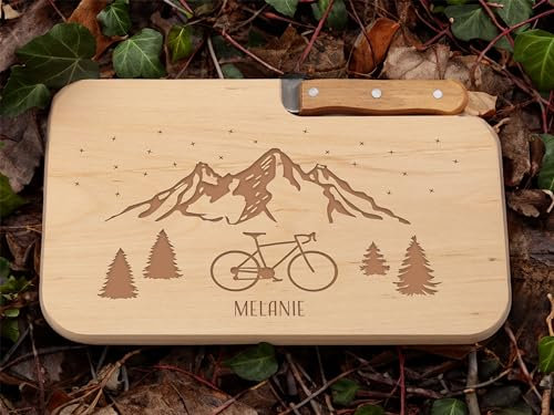 Brotzeitbrett Holz mit Gravur Biker & Messer | 26 x 15 cm | Frühstücksbrettchen Holz Schneidebrett Jausenbrett | Geschenk für Wanderer und Bergfreunde zum Vatertag (Fahrrad mit Bergen)