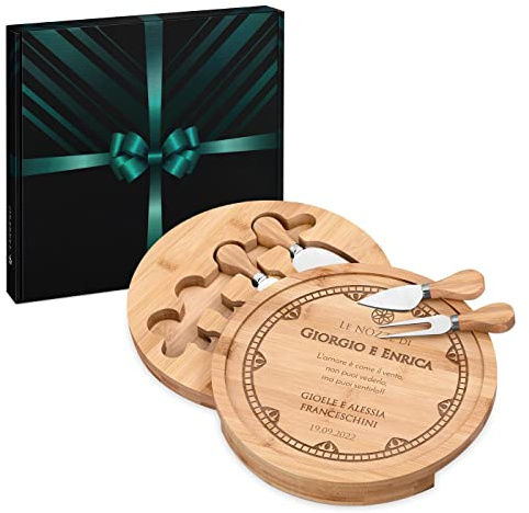 Maverton Tagliere per formaggio in legno, H3,6 cm x Ø25 cm | set 3 coltelli 1 forchetta, incisione personalizzata, regalo SanValentino per coppia, regalo di Natale, vento