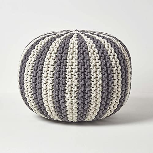 Homescapes Pouf, grau-weiß gestreifter Strickpouf, großes Bodenkissen 40 x 50 cm, dekorativer Fußhocker mit grob gestricktem Bezug aus 100% Baumwolle, Strickpuff/Strickhocker