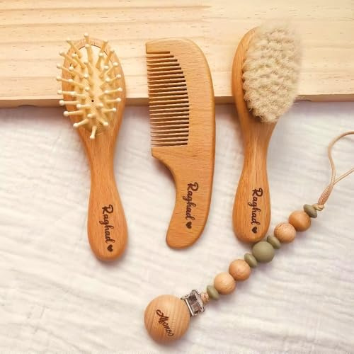 HDLOVE Set de cepillo y peine para bebé personalizado 100% madera de haya natural y cerdas de lana de cabra orgánica, herramientas de aseo infantil, nombre personalizado grabado