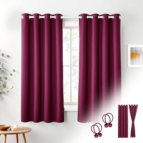 Cozyor Verdunklungsvorhänge Gardinen 2er Set mit Magnet-Raffhalter Thermogardine gegen Kälte, verdunkelnd, rot Berry, Gardine mit Ösen für Schlafzimmer, Wohnzimmer, Kinderzimmer 160x135 cm