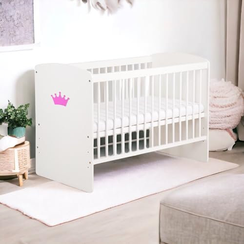 KMbaby Babybett 120 x 60 cm mit Matratze Weiß mit rosa Krone Baby Kinderbett Gitterbett mit Lattenrost 3 Stufen Höhenverstellbar - Lackiertes Kiefernholz K2-KOR