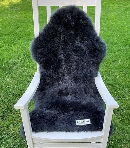 LANAMED 95cm Lammfell schwarz-grau, Echtes Merino Schaffell. Kuschelfell. Sehr zart, geruchsneutral und chromfrei Gebleicht. Geschenkqualität.