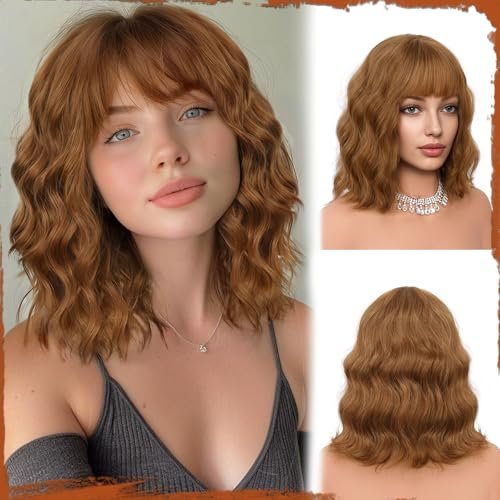 Sofeiyan Perruque Courte Ondulée 30 cm avec Frange, Cheveux Synthétiques Auburn pour Femme Résistante à la Chaleur Naturel Bouclée pour Usage Quotidien et Cosplay