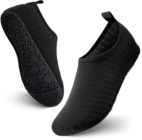 JOTO Chaussure d'eau Water Shoes Aquatiques Homme Femme, Chaussures de Plage de Mer de Piscine Sandales Plastiques, Anti Sable Antidérapant Sèche Vite, sur la Plage ou Yoga-Noir 1-26.2CM