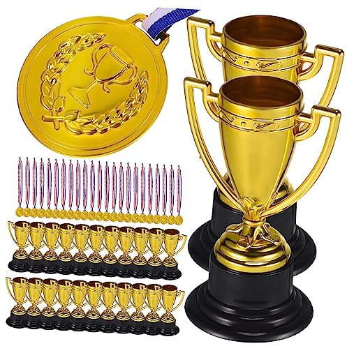 Alasum 24sätze Fußballtrophäe Und Medaillenmodell Pokaltrophäe Für Sportveranstaltungen Große Trophäe Aus Plastik Mit Wettkampfmedaillen Für Bowling Und Football