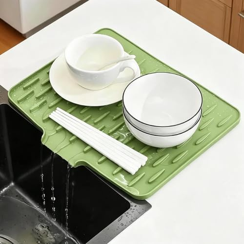 BSITSSS Alfombrilla Escurreplatos 32 x 40 cm, Verde Silicona Bandeja Escurreplatos con Salida de Drenaje, Antideslizante Resistente al Calor Escurridor para Cocina Mesa Vajilla Universal