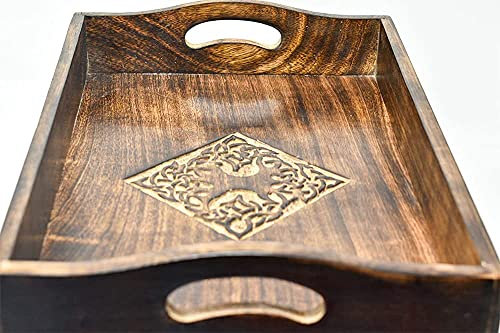 Ajuny Handgefertigtes Serviertablett aus Holz mit Griff, keltisches Design, handgeschnitzt, Mangoholz, Servierplatte für Snacks, Kaffee, Tee, dekoratives rustikales Serviertablett für Zuhause, Küche