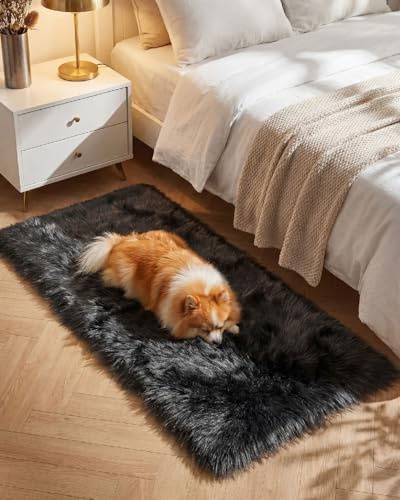 Gofodsil Plüsch Faux-Schaffell Shaggy Teppich, waschbar Schwarz, 60x110 cm | Ultraweicher, flauschiger Flor für Wohn- und Schlafzimmer, Yoga und Schlafsaal; maschinenwaschbar für einfache Pflege