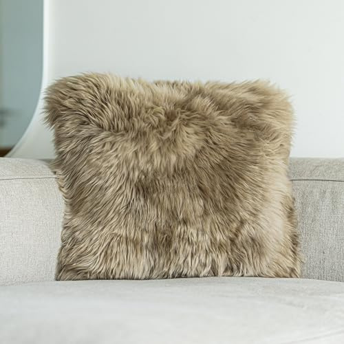 Nordic Sheep Lammfell Kissenbezug 50x50 cm, Kuschelkissen, Hellbraun | Echtes Lammfell auf einer Seite, weich & kuschelig, ideal für Sofa & Bett, viele Farbvarianten