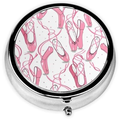 Pinke Ballettschuhe. Diese kleine, runde Pillendose ist ein tragbarer Reise-Medizin-Organizer mit drei Fächern zur Aufbewahrung von täglichen Medikamenten.