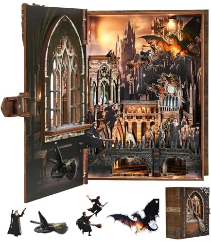 MiniCity Magische Flugschule Book Nook Kit mit LED, Holzmodell fürs Regal | DIY-Modell mit 154 Teilen und 18,5 × 8 × 21 cm; LED, Staubschutz, Kleber und Werkzeug im Set; Aufbau 4–6 Std., ab 14 Jahren.