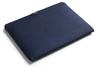 Bellroy Laptop Sleeve, Schützende 16-Zoll-Hülle, kompatibel mit MacBook - Navy | Schlanke Schutzhülle mit Magnetverschluss für einen 16-Zoll-Laptop oder MacBook