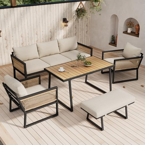 OKMYHOME Soggiorno da giardino 5 pezzi con divano a 3 posti e tavolo in legno composito, set di mobili da giardino moderno con poltrone tessute e cuscini, beige