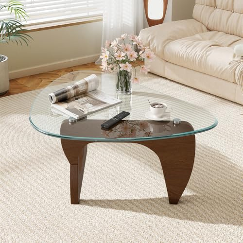 Fijinhom Klein Couchtisch in Walnuss-Optik, Dreieckiger Wohnzimmertisch im Mid-Century Design, Glastisch mit 8mm Gehärtetem Glas & 18mm MDF-Beinen, Klarglas, 80x48x40cm