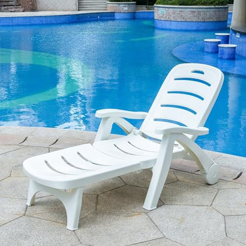 Klappbarer Chaiselongue-Sessel mit 5 verstellbaren Positionen, Armlehne, 2 Rollrollen, Outdoor-Ramieresessel für Terrasse, Strand, Hinterhof, Pool, Weiß