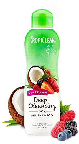 TropiClean Shampoo für Haustiere - Tiefenreinigung - Reinigt, Spendet Feuchtigkeit, Pflegt Haut & Fell I Für Hunde & Katzen I Frei von Paraben, Farbstoffen, Seife - Beere & Kokosnuss, 592 ml