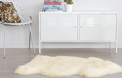 Reissner Lammfelle | Finn DF-95-BEI | Echtes Merino Schaffell | Naturform | hoch-/langflorig | Dekofell Couchauflage Bettvorleger Teppich | beige 95cm