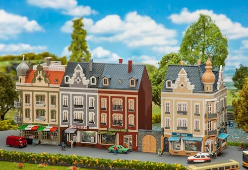 FALLER Stadthäuserzeile Beethovenstraße Modellbausatz mit 1084 Einzelteilen 298 x 75 x 123 mm I Modelleisenbahn Zubehör N I Modelleisenbahn N Stadt