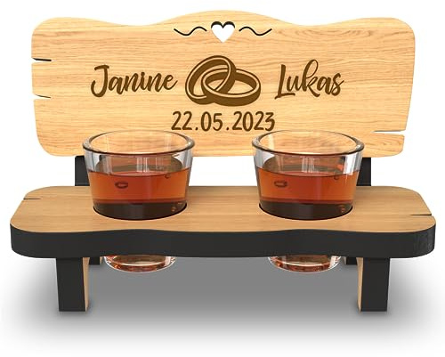 Geschenkfreude Schnapsbank mit Gravur zur Hochzeit - witziges Hochzeitsgeschenk zur Hochzeit personalisiert aus Erlenholz - personalisierte Holzbank inkl. Schnapsgläser - Hochzeitstag -Ringe