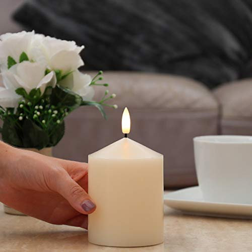 Echtwachs LED Kerze mit 3D-Echtflammen-Effekt - unglaublich echte Flamme mit brennenden Dochteffekt, batteriebetrieben - EXKLUSIV - nur von Festive Lights (Cremefarben gespitzt, 12,5cm S)