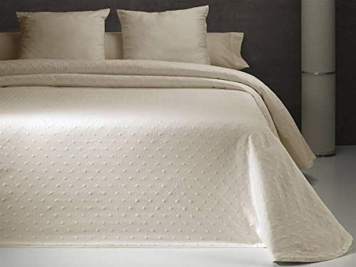 Lanovenanube Colcha Capa Carmina Jacquard Entretiempo Cama 150 Beig | Tejido jacquard 30% algodón, 30% poliéster y 40% polipropileno, esquinas redondas, ribeteada a tono, 230x270 cm.