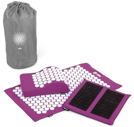Bodhi VITAL Akupressurmatte Deluxe-Set Spiky | Fakirmatte im Set mit Nadelkissen, Fußmatte & Tasche | Selbstmassage für zu Hause | Massagematte gegen Nacken & Rückenschmerzen | aubergine