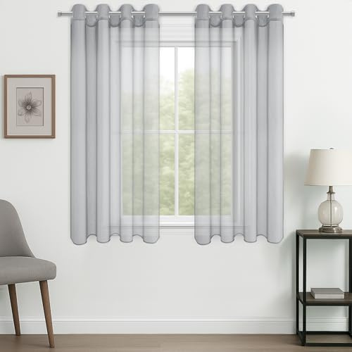 CUTEWIND Gardinen mit Ösen Kurz Fenster Gardinen Grau Transparent Ösenvorhang Gardine Küche Vorhang Weiß Durchsichtig für Schlafzimmer Wohnzimmer 2er Set, 137 cm Lang, 140 cm Breit