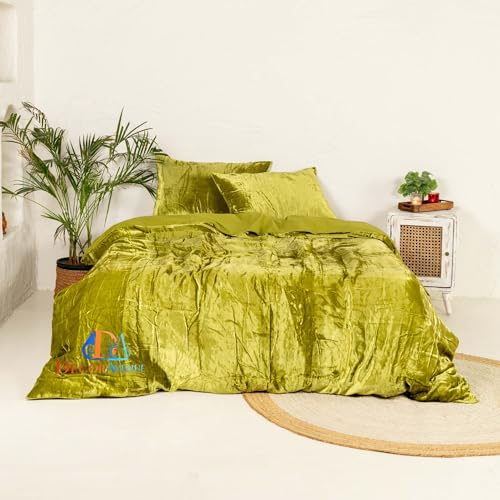 DecorAvenue Ultra-Luxe Crushed Velvet Duvet Cover, Boho Bedding UO Comforter Bedding Donna Cover,3 Pc Duvet Set, Velvet Bedding Set (Green, Queen 90 x 90)