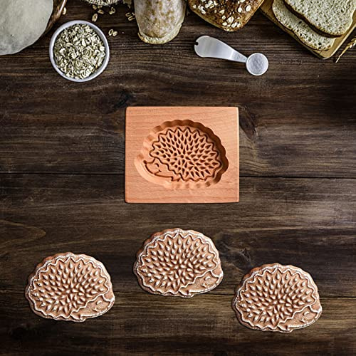 Wooden Cookie Mould, 3D Carved Wooden Cookie Cutter Embossing Mold, Various Shapes, Biscuit Press Stamp Molds for Baking Moulds Christmas Thanksgiving Halloween Easter Kitchen DIY (Hedgehog)