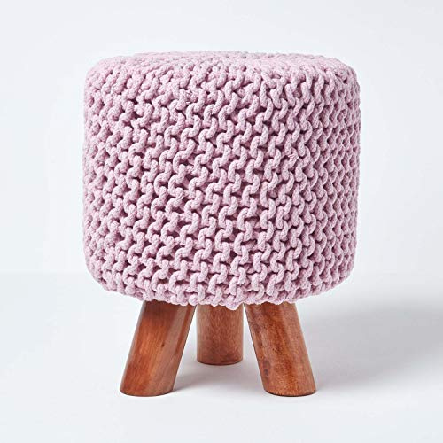 Homescapes Kleiner runder Strick Sitzhocker mit Holzbeinen, rosa Fußhocker 32 x 32 x 42 cm, Strickhocker mit grob gestricktem Bezug aus 100% Baumwolle