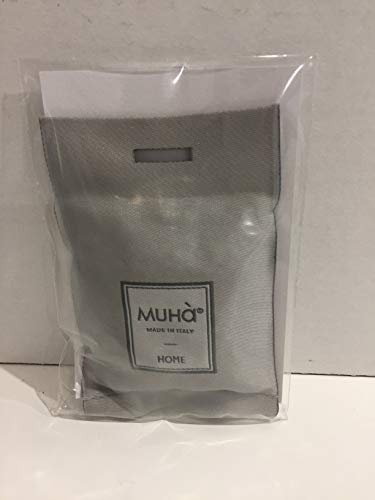 Profuma Bucato di Muhà da Bag Profuma Biancheria. Profuma Bucato Realizzato in Tessuto, Dimensioni: 75X3X128. Oggetto di Colore Grigio E Frangranza: Dolce Coccola. La Referenza È Cs10