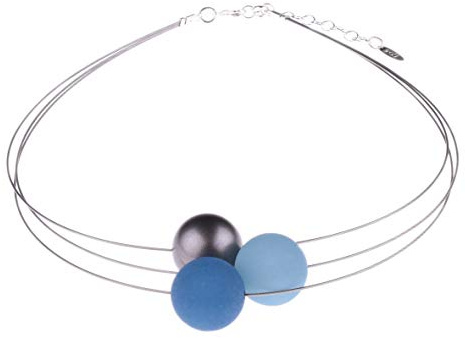 Adi-Modeschmuck Polariskette “Mara”, leichter 3-strängiger Halsreif aus 20mm Polarisperlen und einer metallic lackierten Akzentperle, handgefertigt in Berlin. (Taubenblau, Indigo, dunkles Silber)