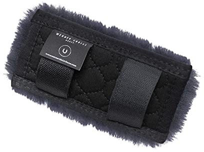 Werner Christ ® Kinnkettenschoner aus Lammfell – Kinnkettenunterlage aus echtem Fell für Pferde Trensenzaum, Halfter, Kopfstück & Zaumzeug, Schutz für Riemen und Kette in schwarz-grau