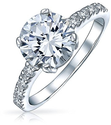 Personnalisez une bague de fiançailles solitaire ronde brillante 4CT AAA CZ pour femmes en argent sterling .925 avec pavé de zircone cubique et bande de 2MM personnalisable.