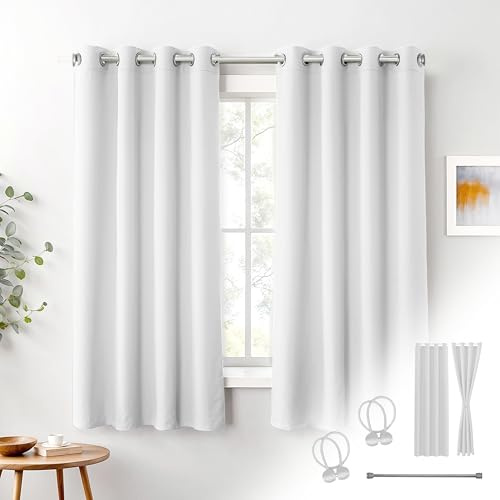 Praktisches Set ohne Bohren: 2x Vorhang + 1x Klemmstange silber 70-120 cm + 2x Raffhalter mit Magnet blickdicht, als Raumteiler, Fenster & Tür Weiß Thermovorhang 160x135cm