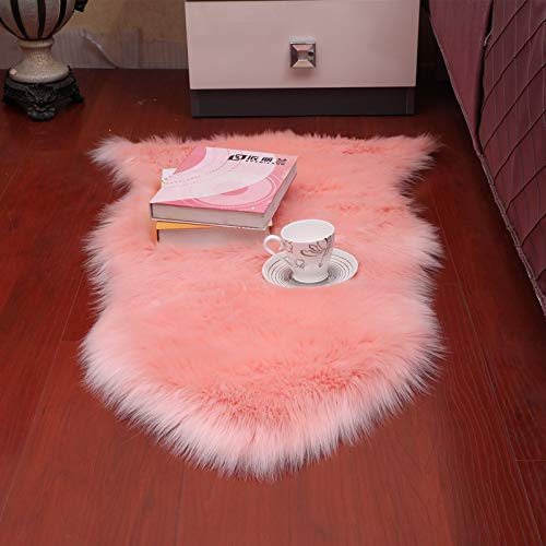 YUGWNN Hellrosa Lammfellimitat Carpet für Schlafzimmer,Kunstfell Teppich für Schlafzimmer Wohnzimmer Sofa Deko,60x180cm/23.6x70.7in