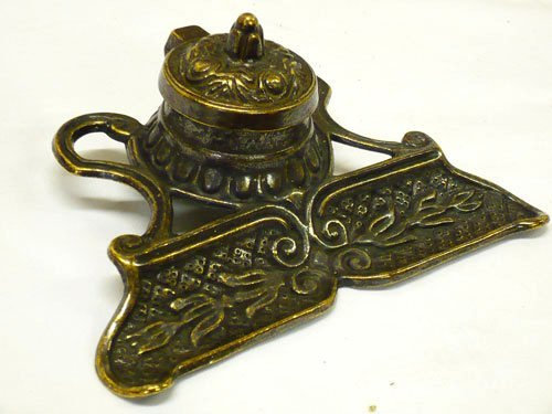 Kontinuierliche Feder Tintenfass aus Messing brüniert '700 Barock