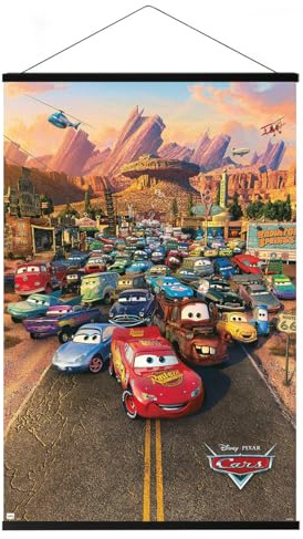 Close Up Cars - Pixar Poster (Hauptmotiv - Alle Charaktere - Lightning McQueen & Freunde) (Größe: 61cm x 91,5cm) (Poster & Magnetische Posterleisten)