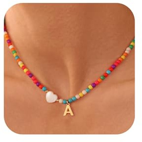 TINGN Bunte Perlenkette Damen mit Buchstaben A-Z Bunte Perlenkette Mädchen Boho Herz Kette Damen Schmuck Teenager Mädchen Geschenke für Frauen Personalisierte Geschenke