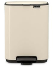 Brabantia Bo Pedal Cubo de basura 4L (beige claro), papelera cocina con diseño compacto y sistema de apertura con pedal, cubo basura reciclaje con cubo extraíble, incluye bolsas PerfectFit