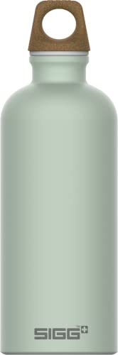 SIGG – drickflaska i aluminium – Traveller MyPlanet Repeat – klimatneutral certifierad – kolsyrade drycker – läckagesäker – fjäderlätt – BPA-fri – utomhus och yoga – matt vitgrön – 0,6 l