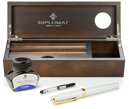 Diplomat Excellence A2 Perlmutt Gold, Edelstahlfeder M, Füllhalter-Set mit Füllertinte im Tintenglas, Tintenkonverter und Stifteablage aus Holz - Wenge, Schreibset